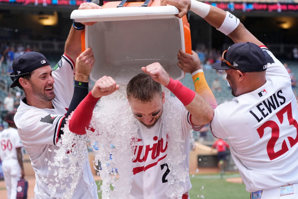 Opener roundup: Ohtani shifts to DH role as Dodgers manage knee issue, Clemens walk-off highlights Twins win