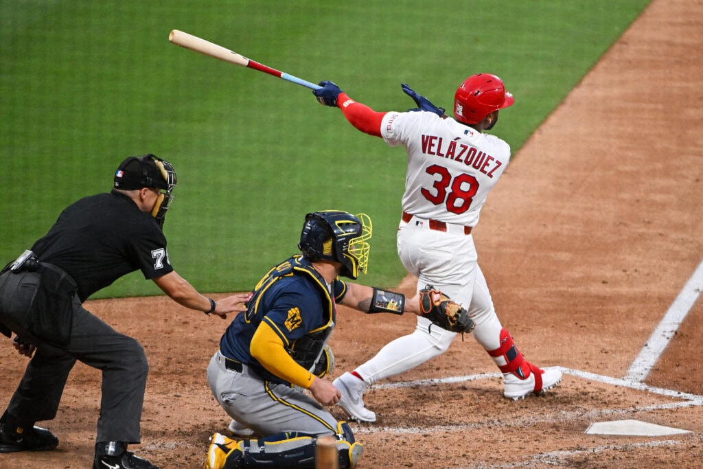 Astros bring back Nelson Velázquez on a new major-league deal, creating roster opening by optioning Ray Delgado to Sugar Land