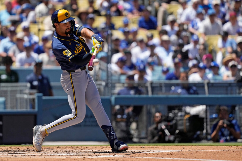 Jonathan Ornelas clears waivers, elects free agency after being outrighted by the Brewers