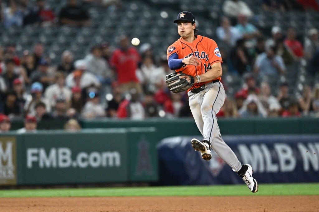 Giants claim infielder Shay Whitcomb off waivers from Astros