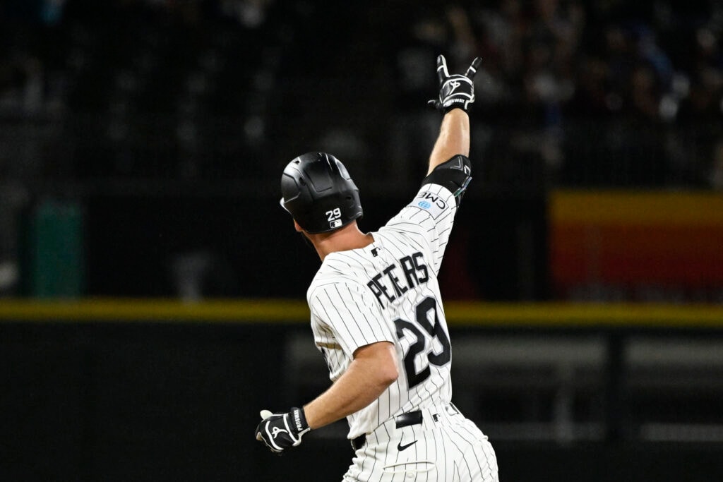 Giants squander ninth-inning lead in Reds series finale as Peters extends homer streak