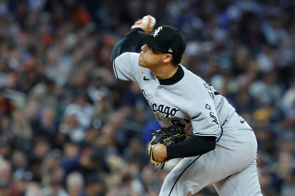 Marlins Claim Right-Hander Wikelman González Off Waivers From White Sox