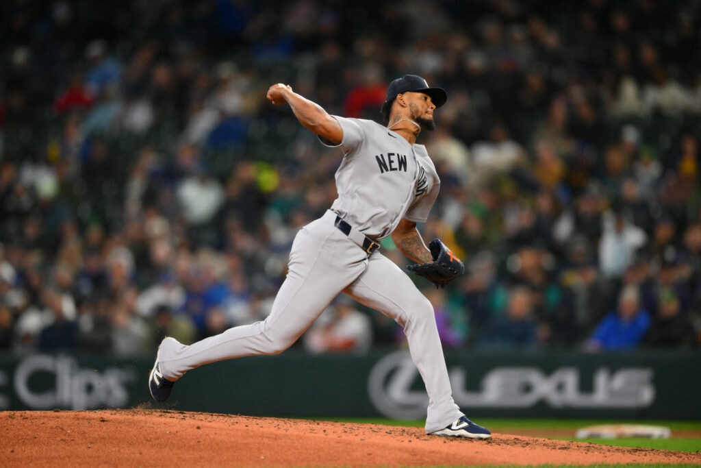 Pirates and Yankees agree to trade Camilo Doval, with catcher Omar Alfonzo and outfielder Luis Cruz headed to New York