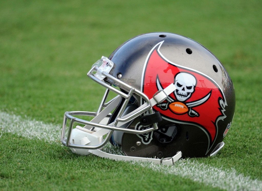 Buccaneers name Evan Deckers primary long snapper after initial roster cuts