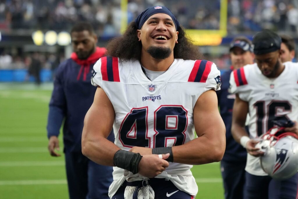 Jaguars agree to terms with veteran linebacker Jahlani Tavai, waive Jared Bartlett with injury designation