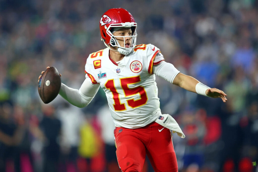 Chiefs, Patrick Mahomes finalize an extension that runs into the 2033 season