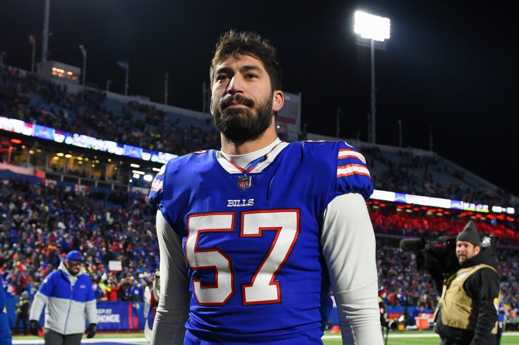 Eagles add veteran edge rusher A.J. Epenesa, waive two linebackers to make room
