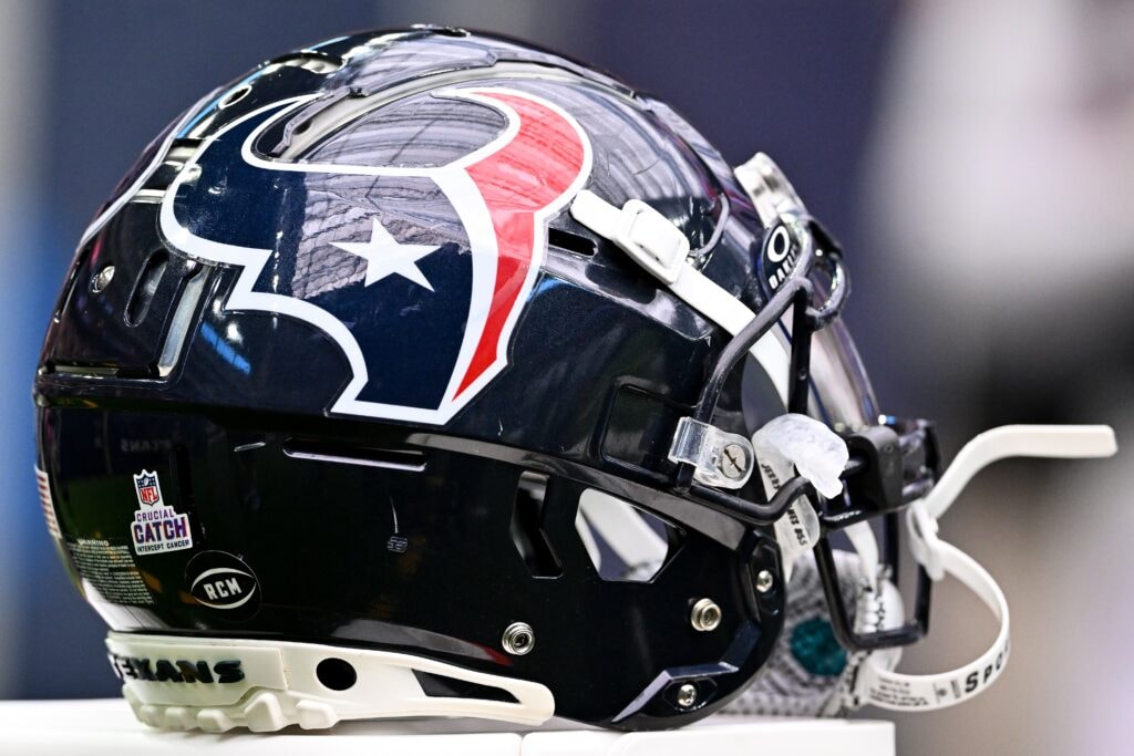 Texans set 53-man roster, parting ways with multiple veterans amid roster cuts