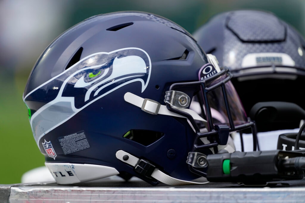 Chargers deal cornerback Avery Smith to Seahawks for 2027 sixth-round pick (reported)