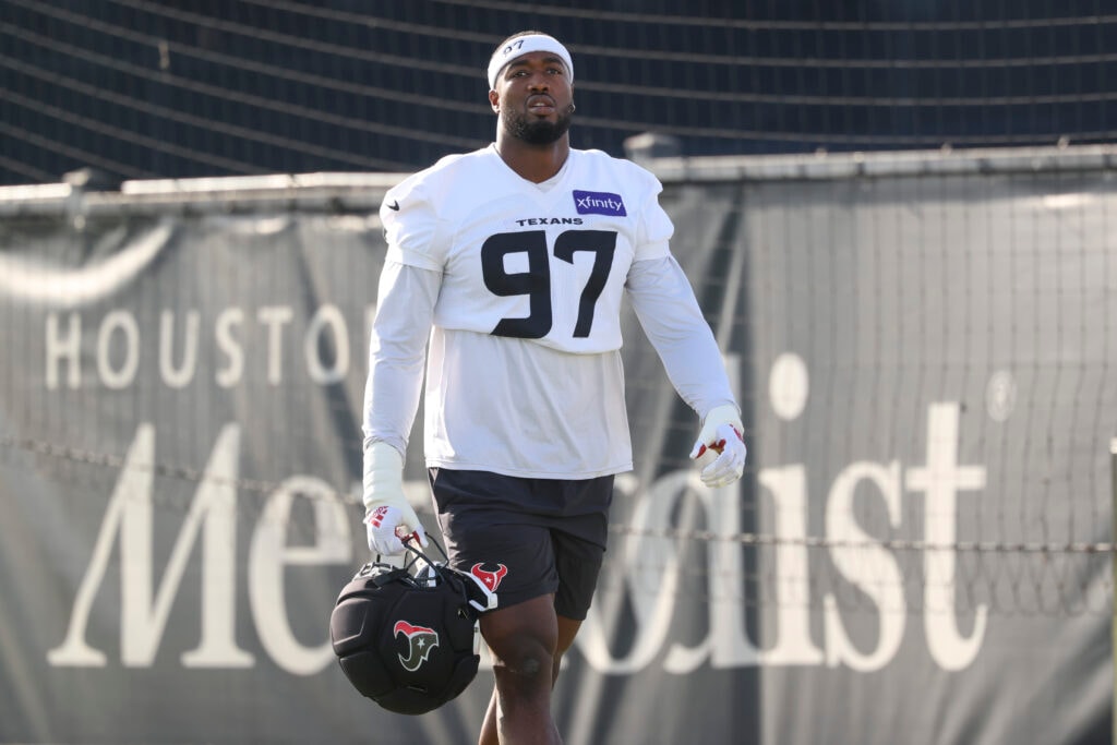 Texans Quickly Re-Sign Dominique Robinson After Brief Roster Exit