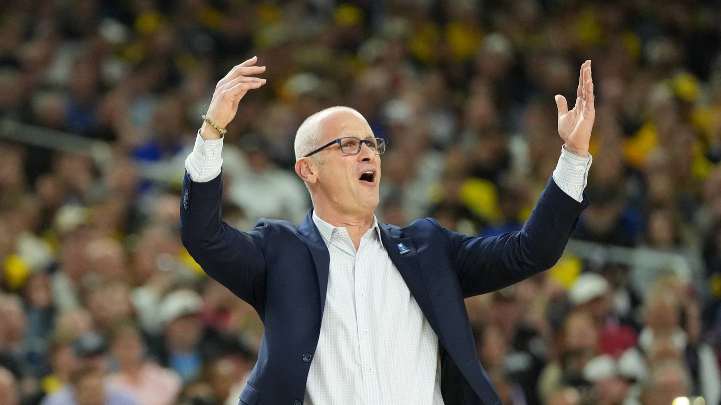 UConn-Syracuse rivalry headlines Tuesday’s college basketball exhibition slate, with Arizona starting preseason action