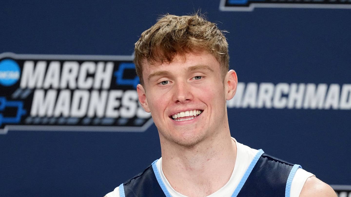 Duke Brennan explores a 5th year after Villanova, highlighting how court-driven eligibility shifts are reshaping college basketball rosters