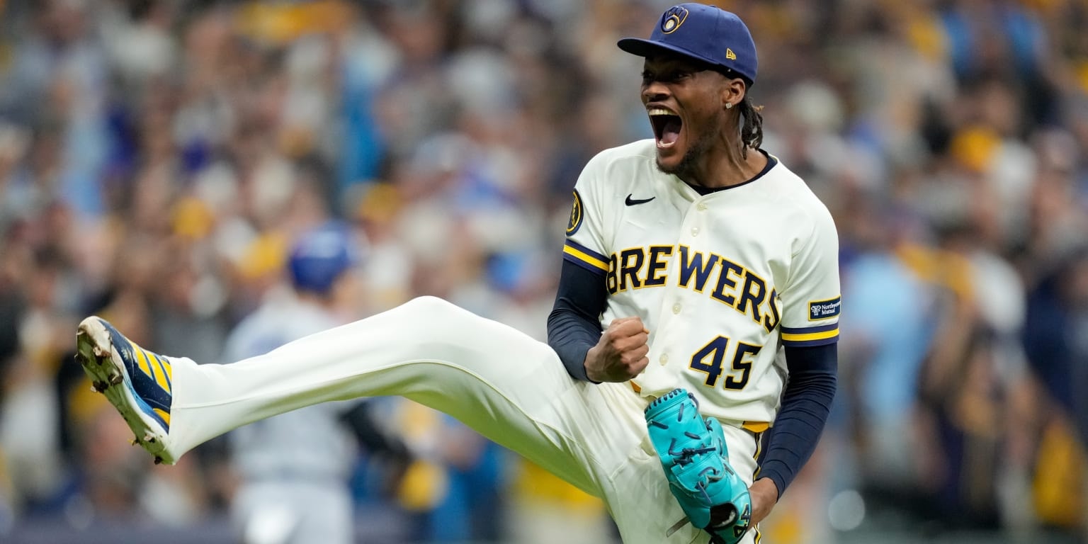 Brewers jump on defending champs, taking Game 1 of NLCS rematch