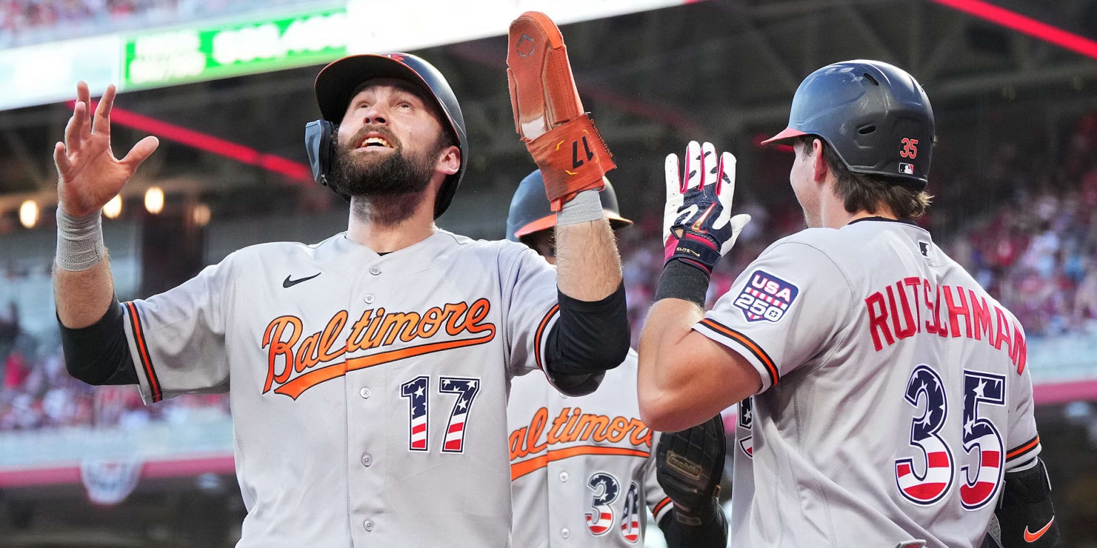 Orioles ride July 4 atmosphere to a productive 8-5 win over the Reds