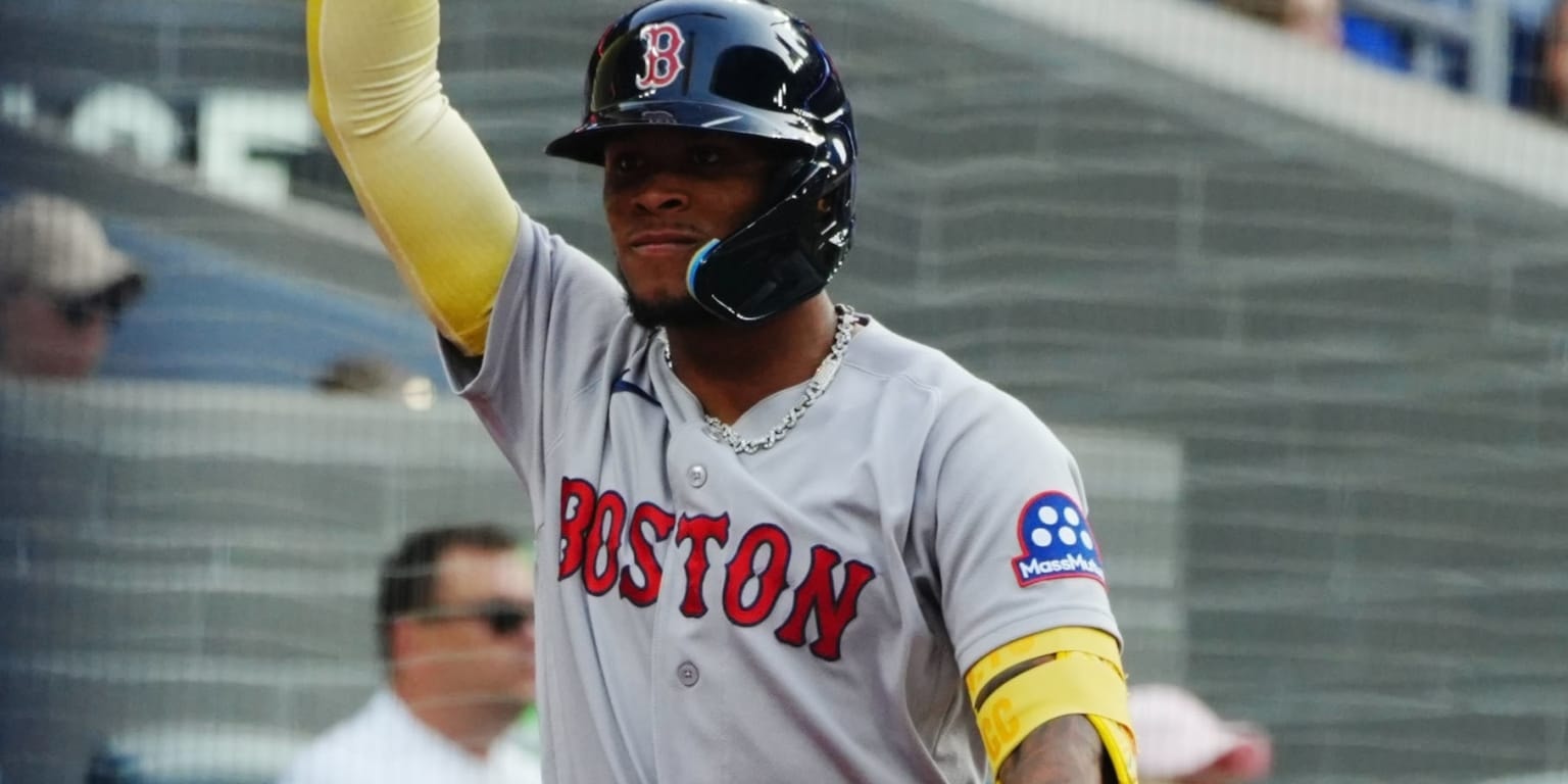 Ceddanne Rafaela keeps swinging with power, but Red Sox fall to Blue Jays in Toronto