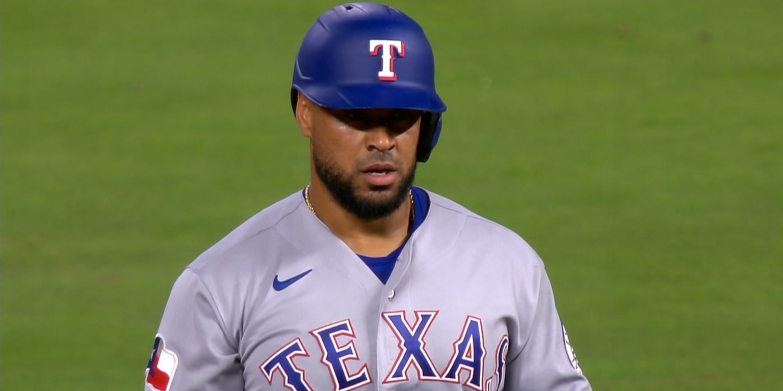 Elias Díaz, now with Rangers, delivers late punch against former Royals club