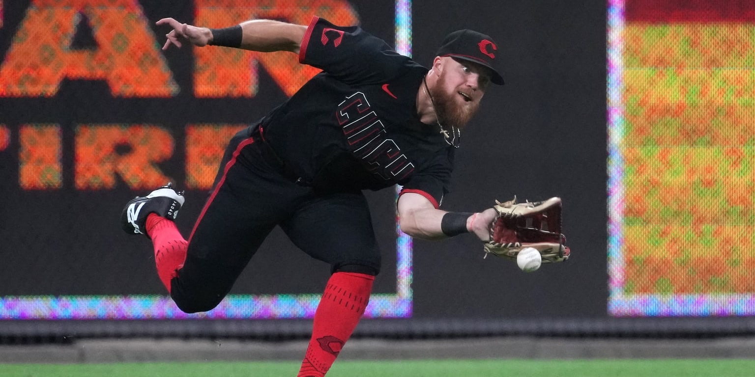 Blake Dunn’s late defensive miscue swings momentum as Reds waste chances vs. Diamondbacks