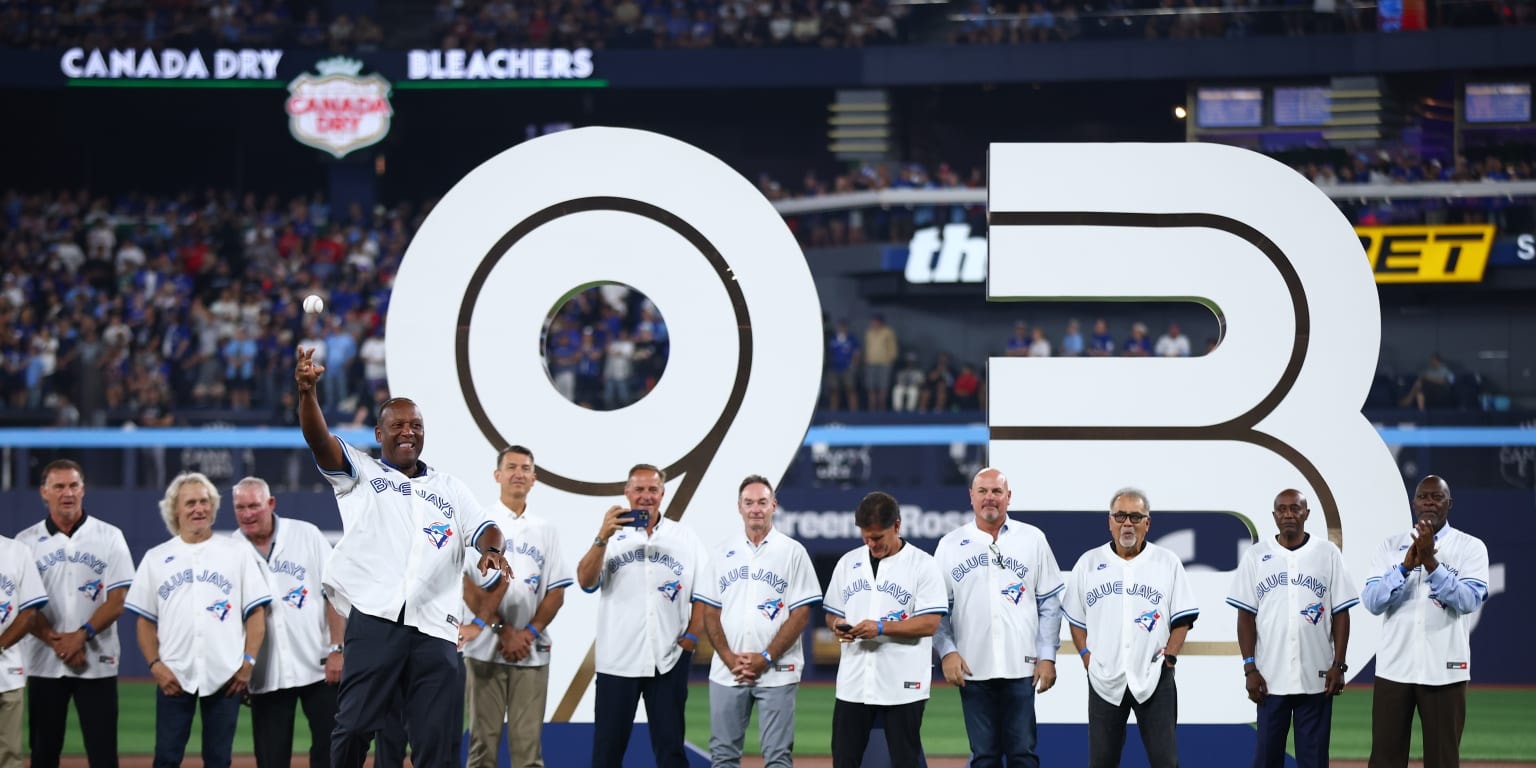 Blue Jays unveil statue honoring 1992-93 back-to-back World Series champions outside Rogers Centre