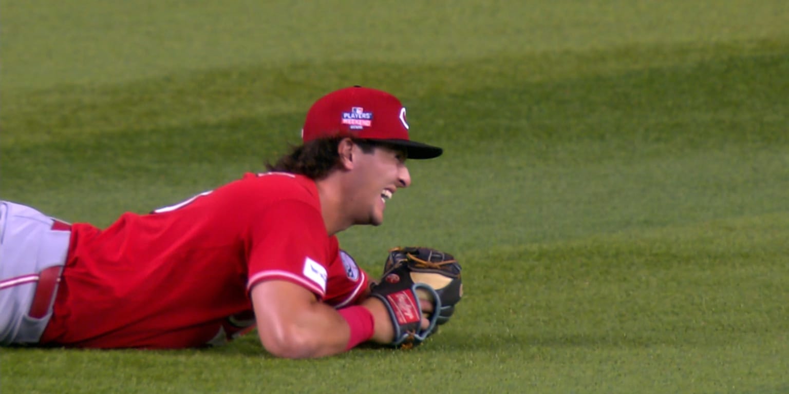 Michael Toglia leaves Reds-Diamondbacks game in first inning after dislocating right shoulder