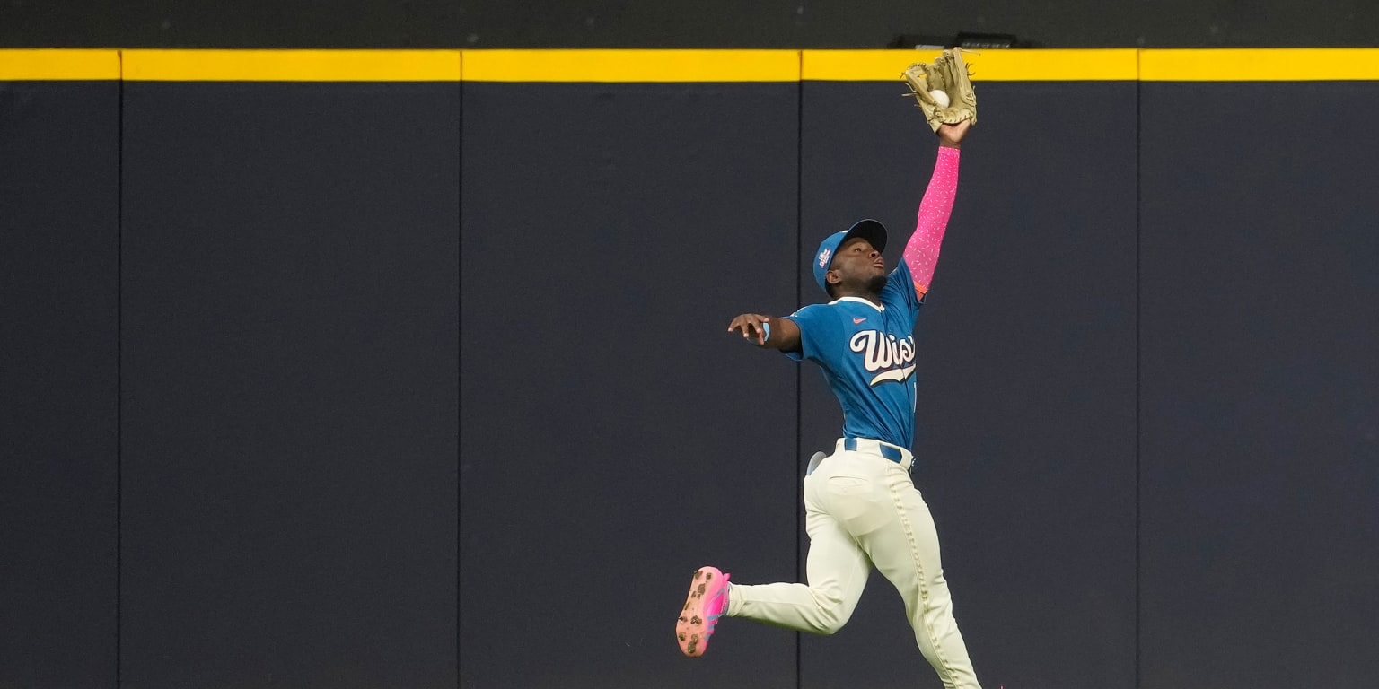 Luis “Air Lara” Lara makes a wall-banging save, as Brewers edge Braves 2-1
