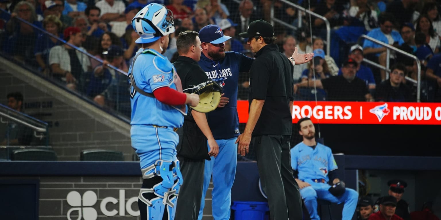 Blue Jays manager John Schneider ejected after balk ruling in eighth inning