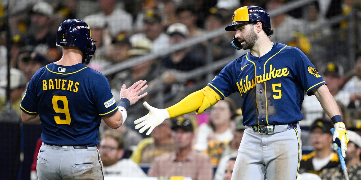 Garrett Mitchell’s wall-climbing catch helps Pat Murphy set the tone in NLDS Game 4