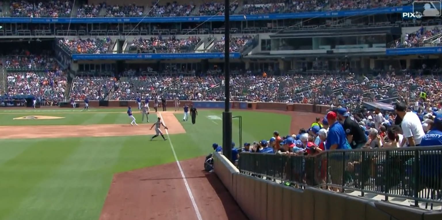 Yastrzemski’s throw hits Citi Field infrastructure, and the Mets turn a bizarre first-inning moment into a run
