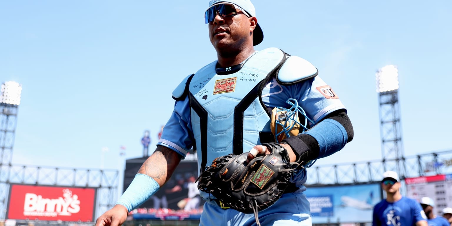 Royals manage Salvador Pérez elbow soreness by recalling Luke Maile for Rays finale