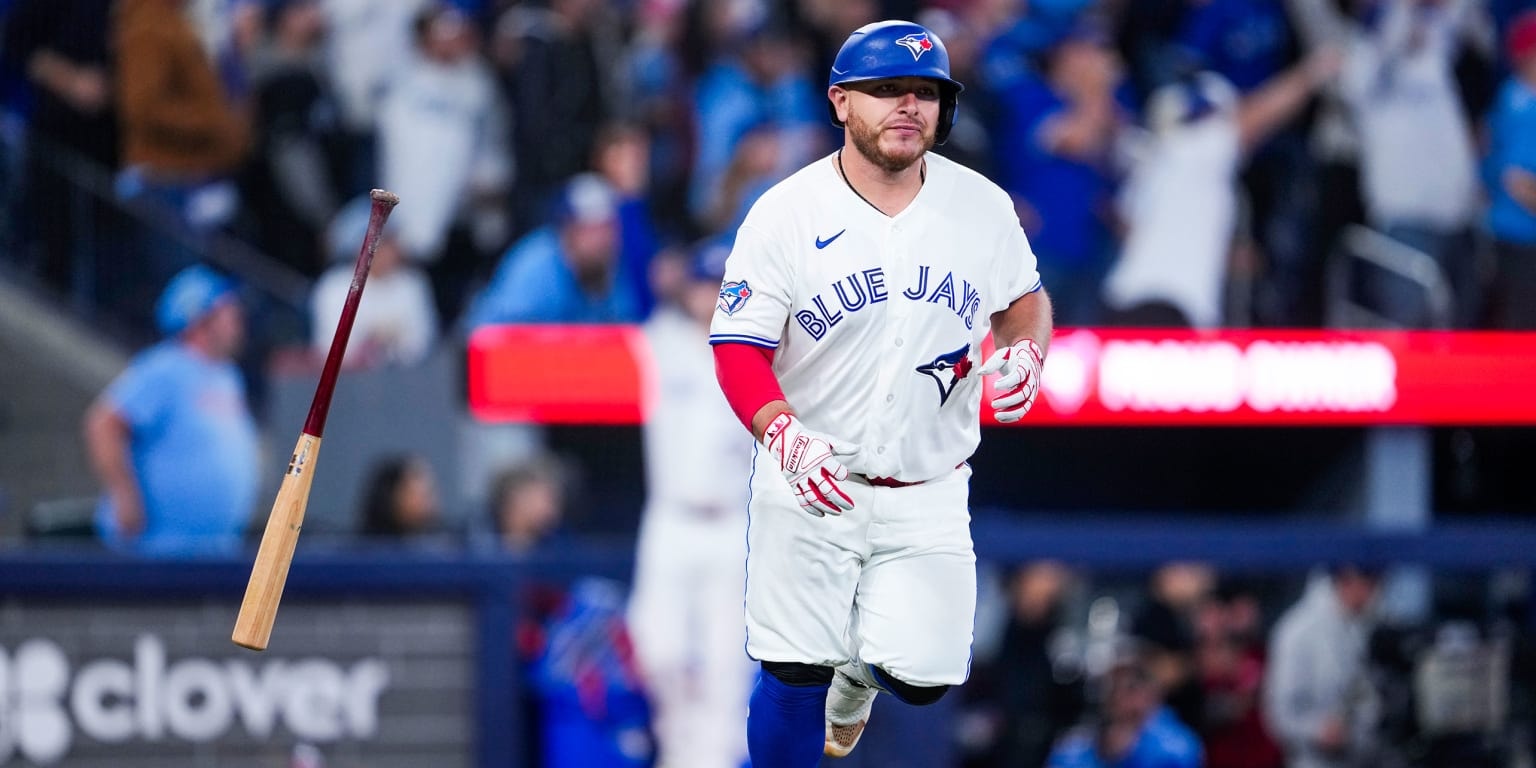 Blue Jays activate catcher Alejandro Kirk after thumb fracture, move Daulton Varsho to injured list
