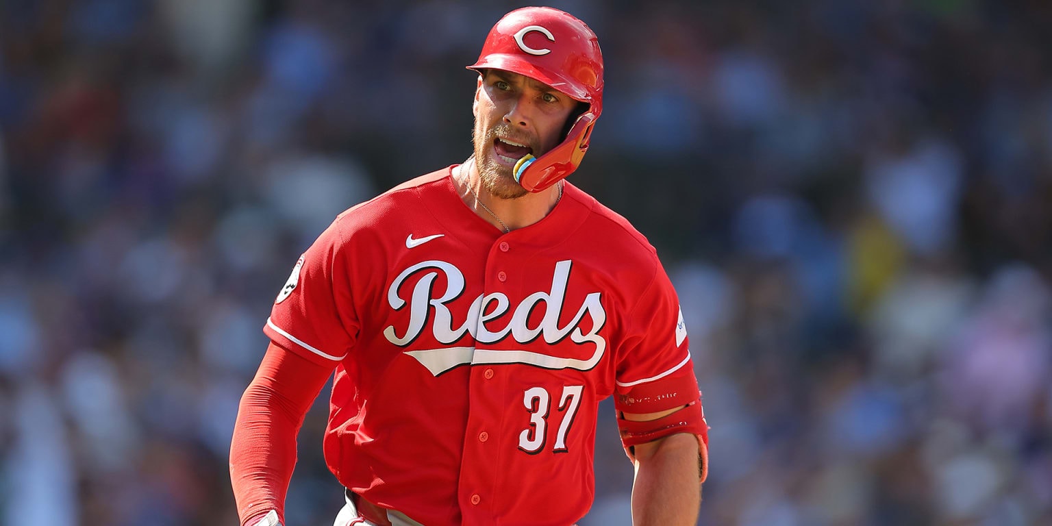 Reds swing for runs and take opener at Wrigley, launching a brutal final stretch