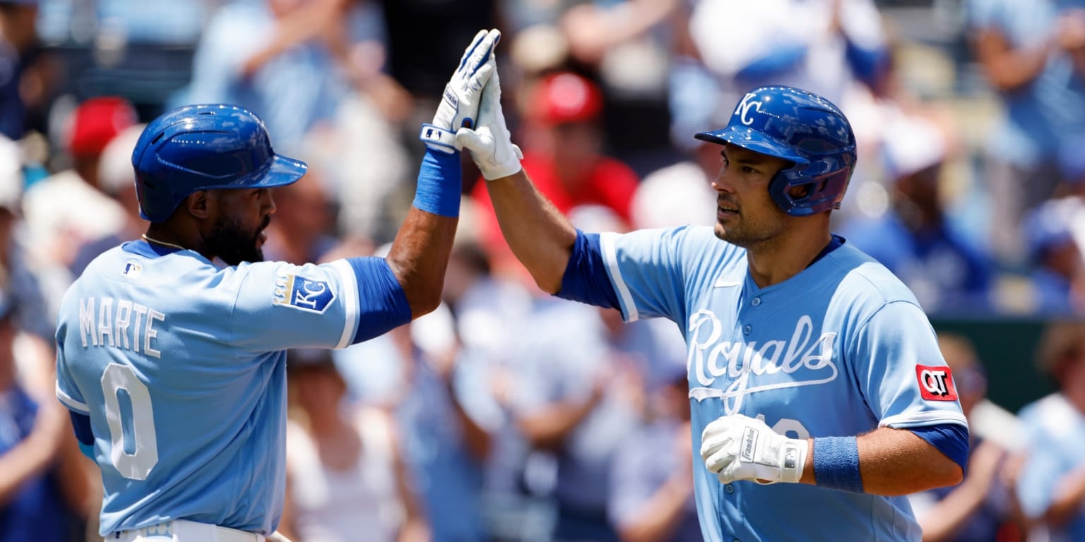 Royals erupt for 15 runs, chasing Phillies ace Cristopher Sánchez in the 4th