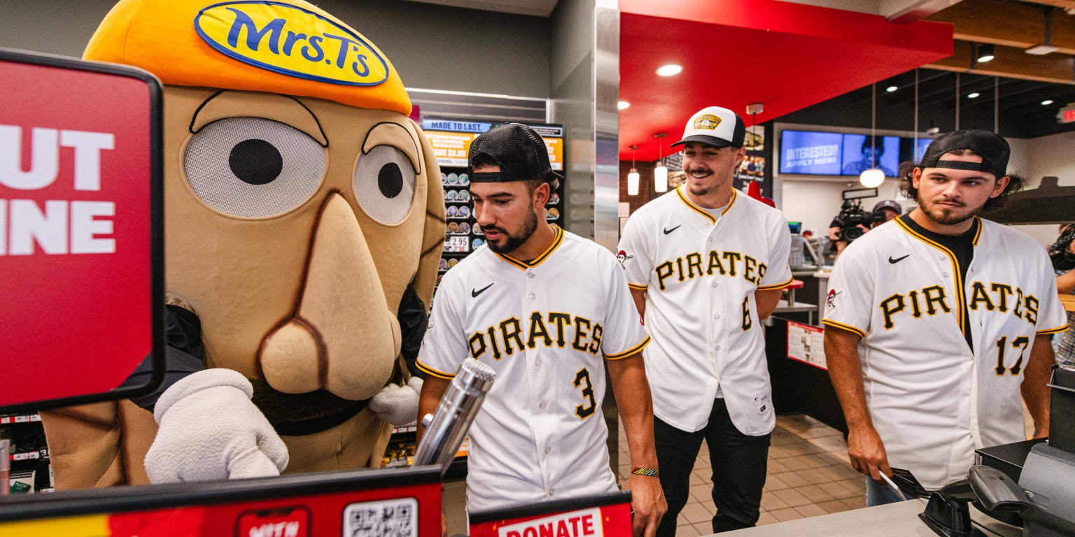 Pirates players turn a random Sheetz stop into a family-style thank-you