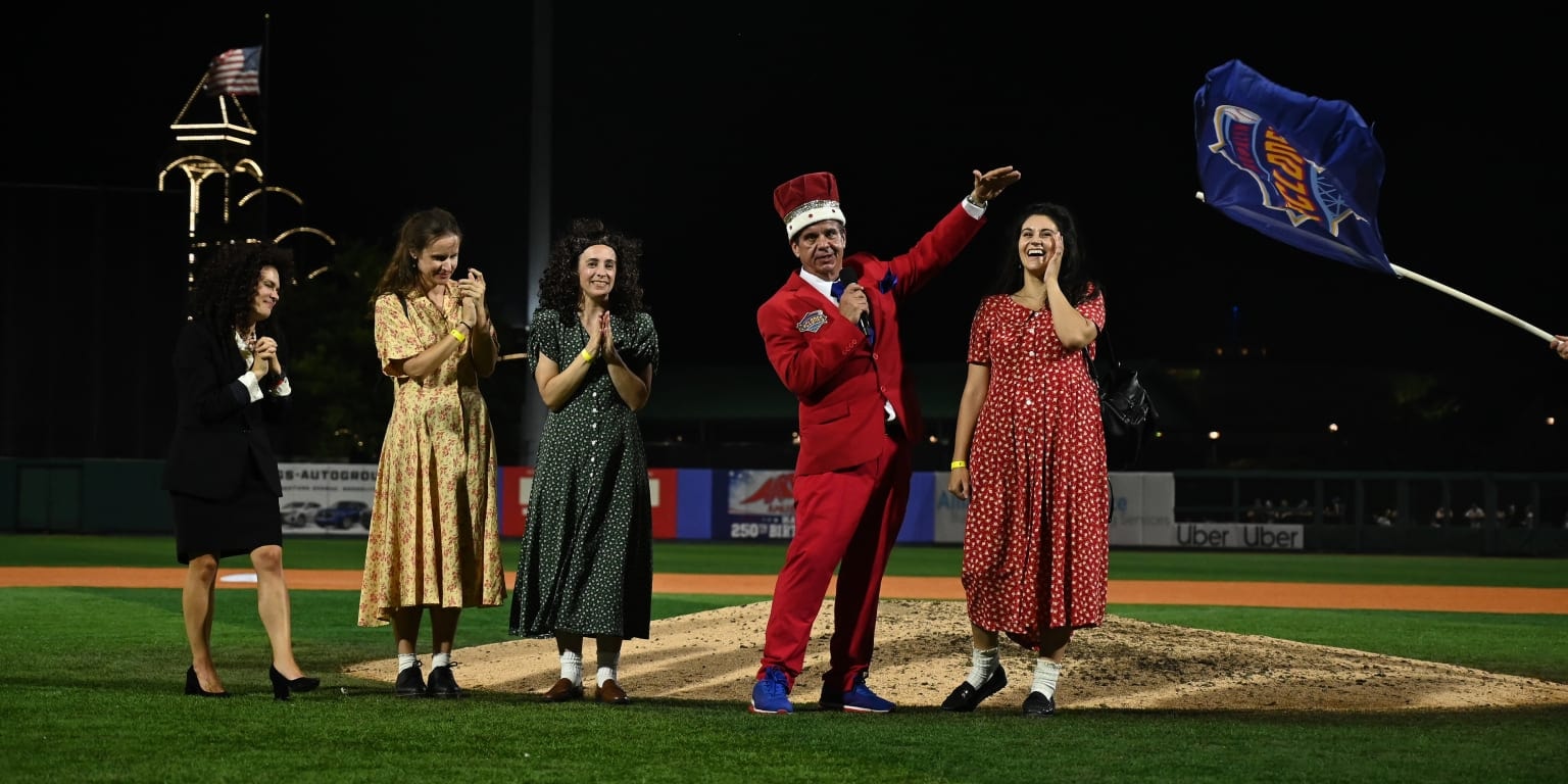 Brooklyn Cyclones lean into “Seinfeld Night,” turning ballpark oddity contests into fan favorite fun