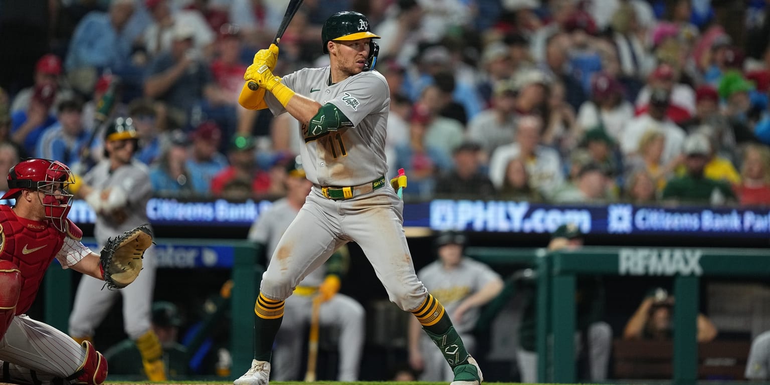 Report: Red Sox acquire A’s infielder Brett Harris, sending righty Ben Hansen in a small trade
