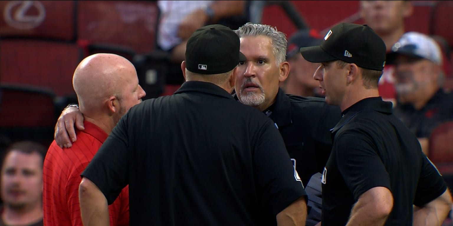 Umpire Manny Gonzalez leaves Padres-Reds game in Cincinnati after heat exhaustion