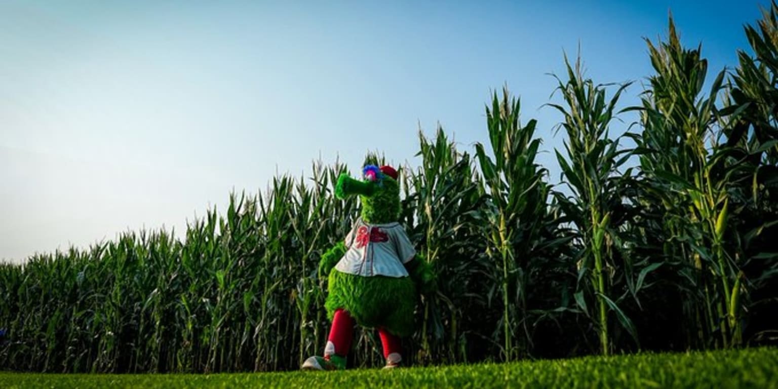 The Phanatic brings a little extra “green” to MLB’s Field of Dreams game