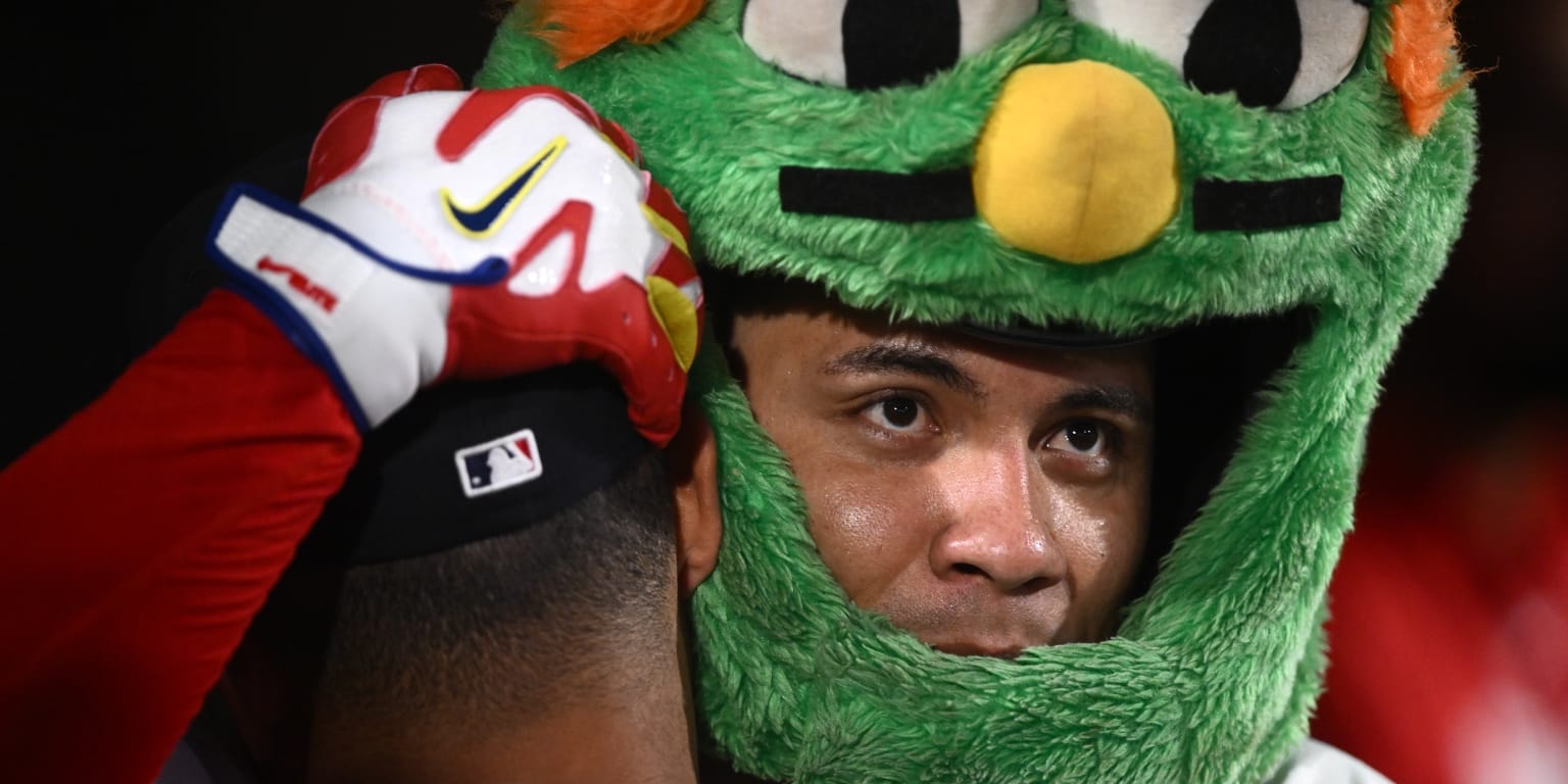Red Sox bats snap out of slump with loud night at Fenway, 11-1 win over D-backs