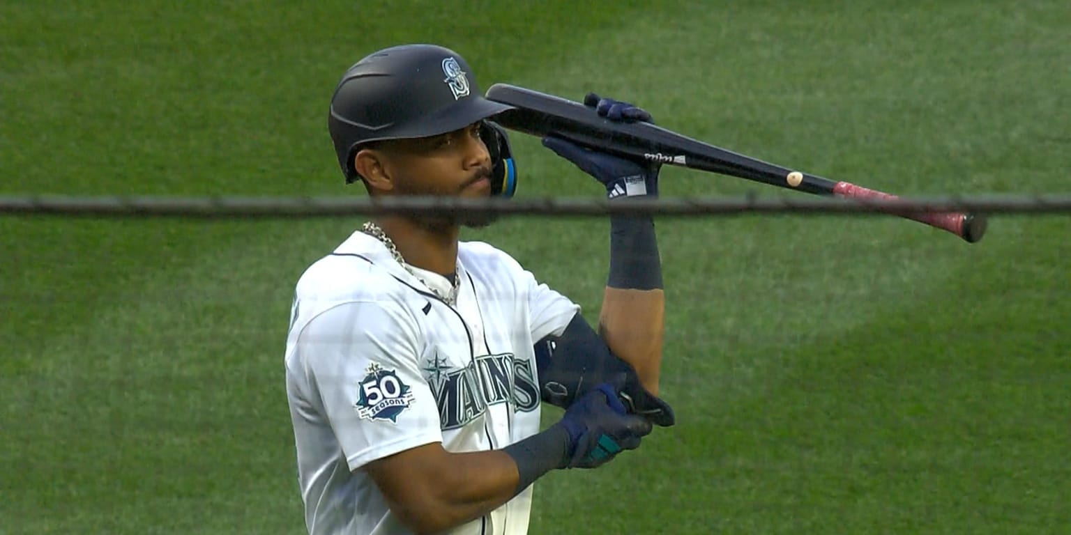 Julio Rodríguez exits early, adding to Seattle’s injury concerns