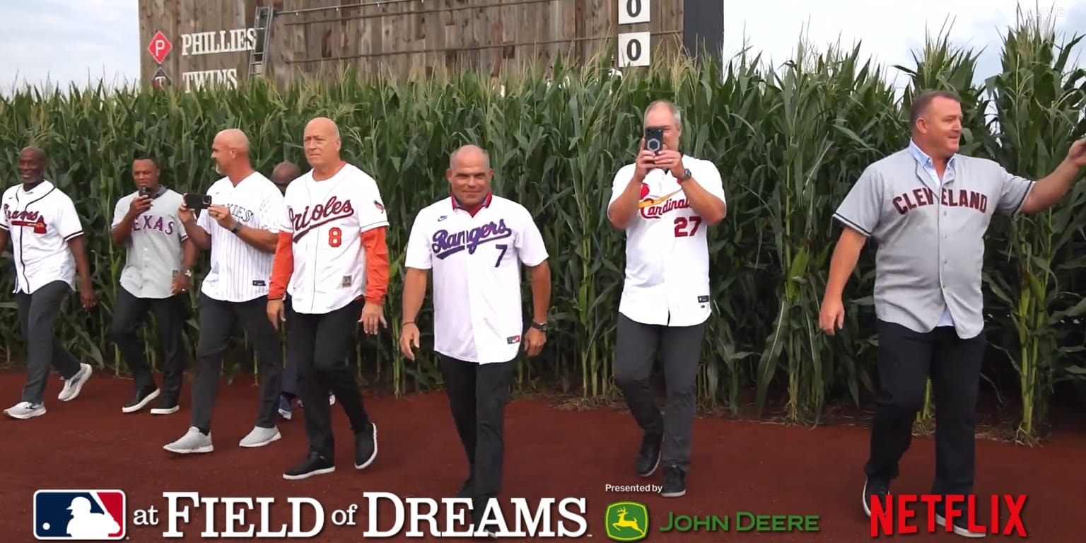 Hall of Famers from multiple eras take part in Field of Dreams Game festivities in Dyersville