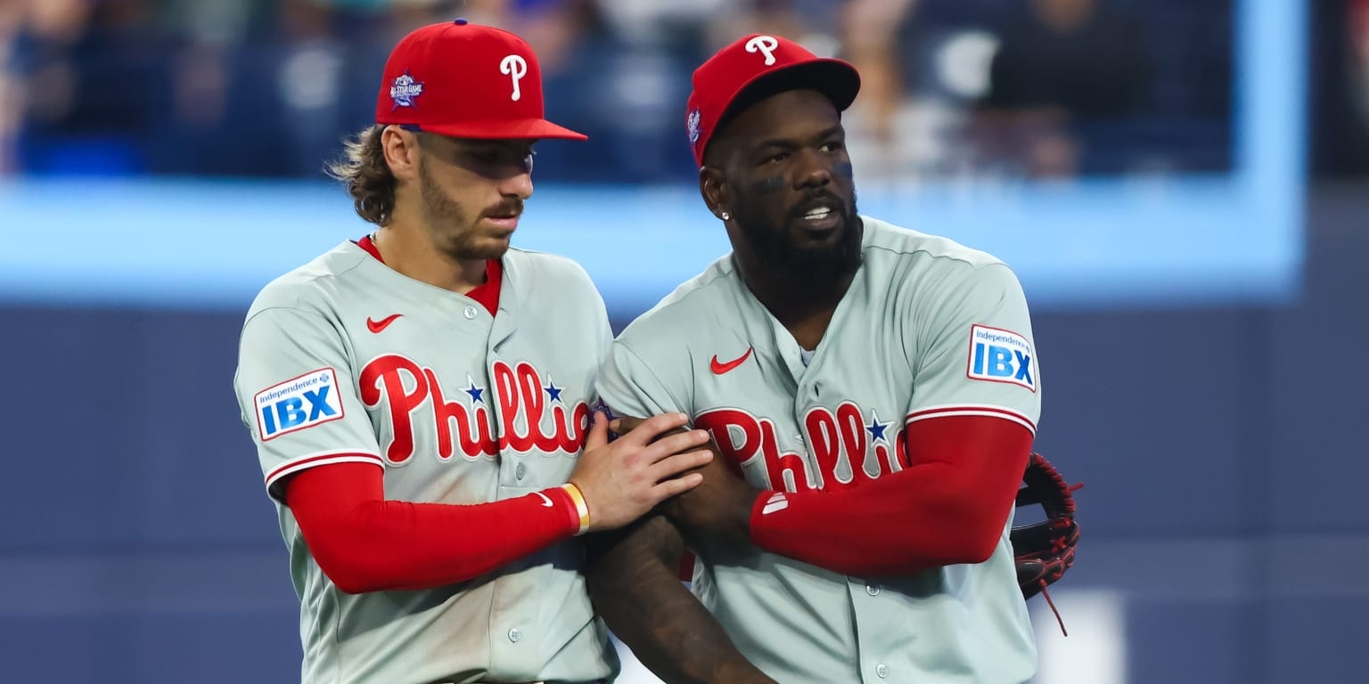 Adolis García leaves Phillies-Blue Jays finale after right-shoulder injury during close play at home