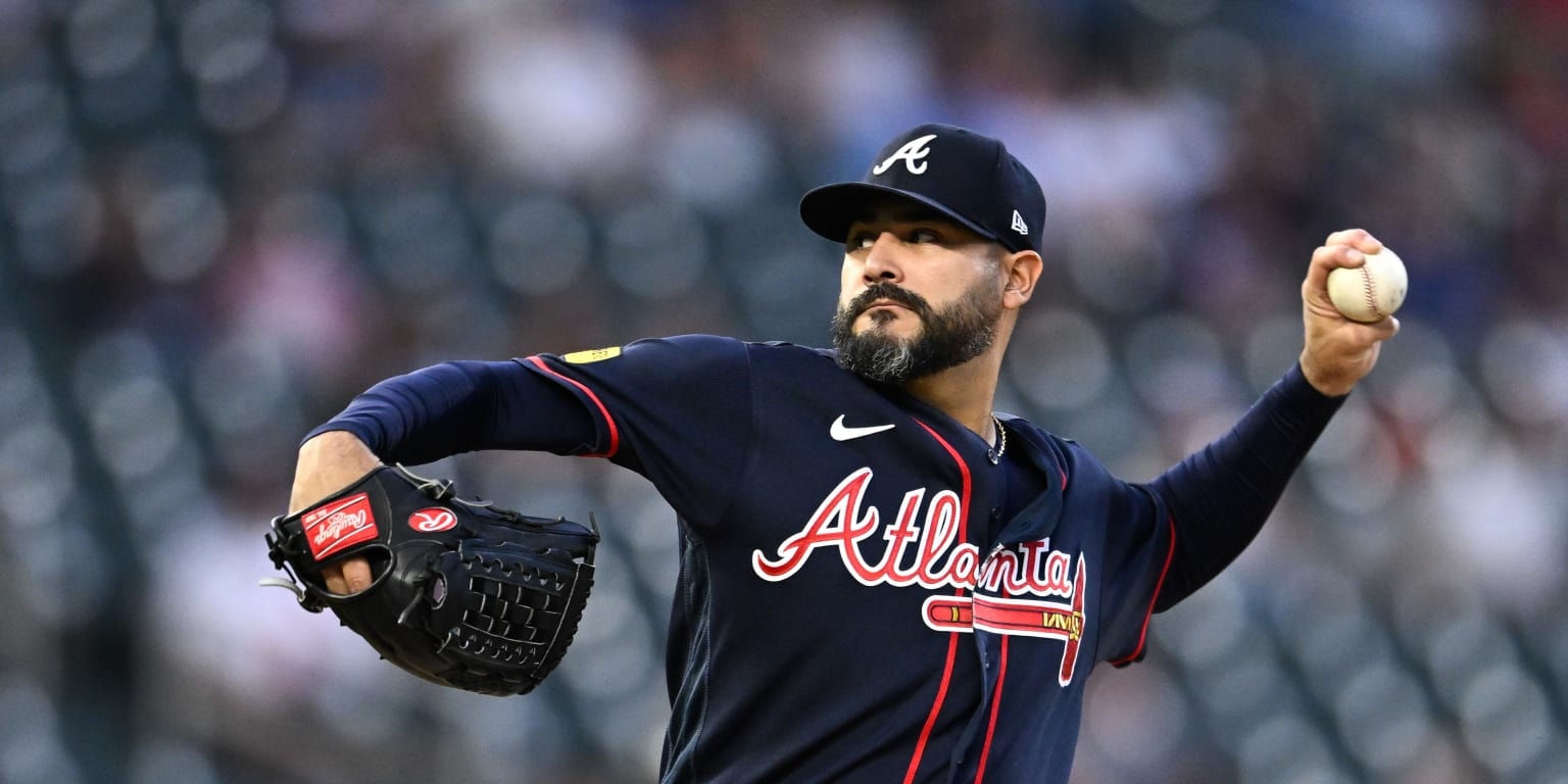 Martín Pérez shakes off an early hiccup after 51-minute delay, but Braves fall to Twins in opener