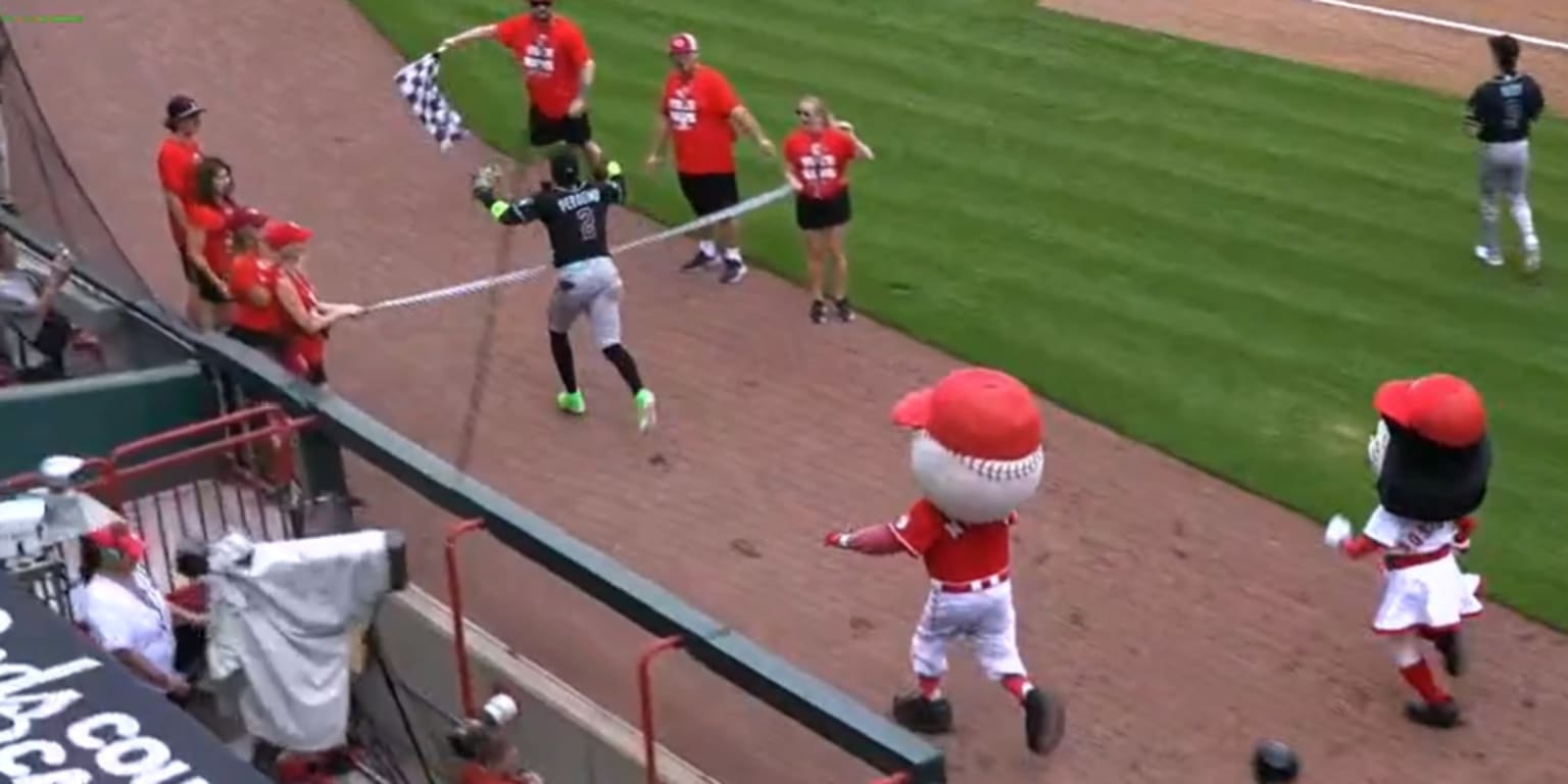 Geraldo Perdomo takes over Reds’ mascot-race moment at Great American Ball Park