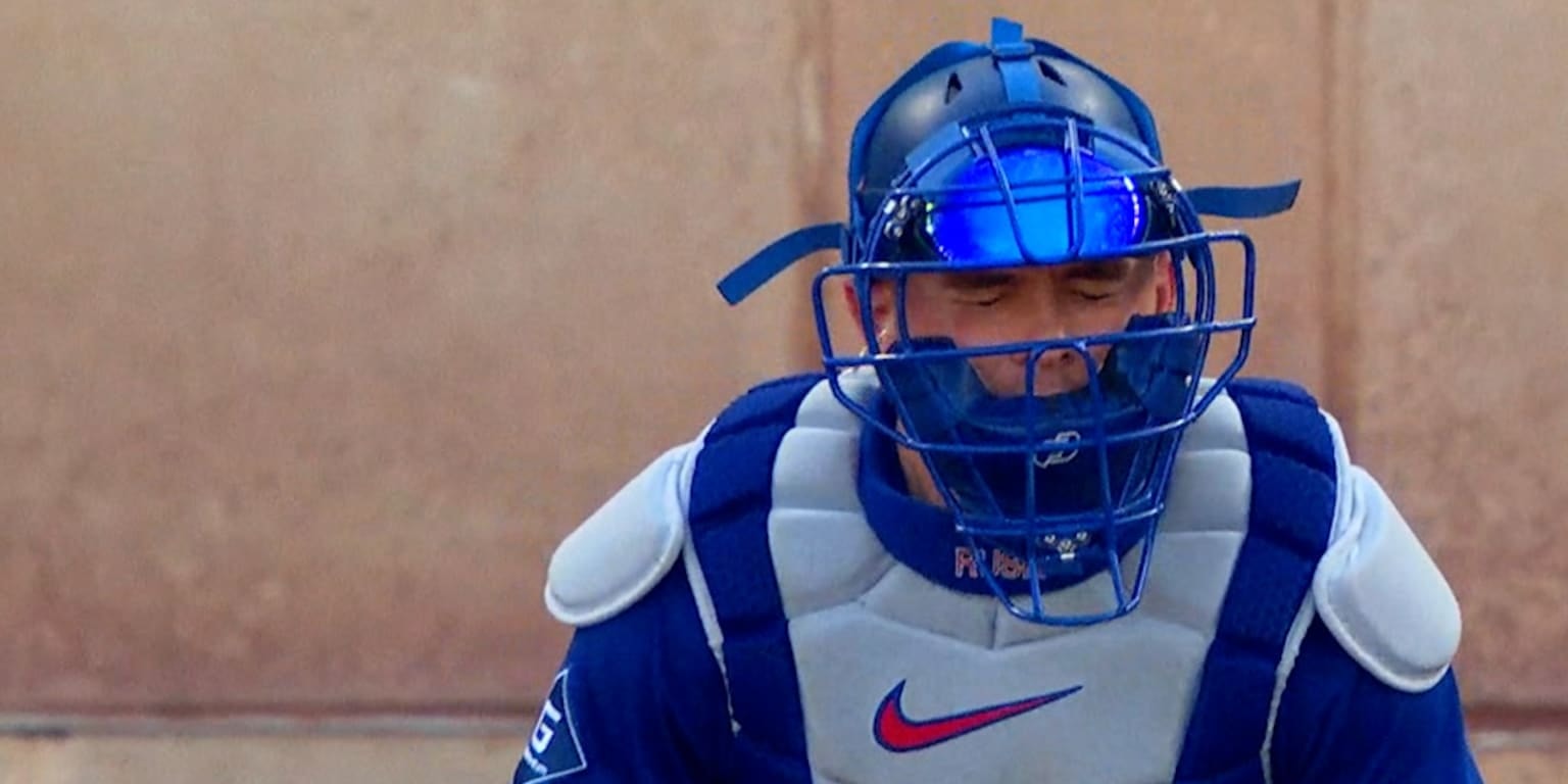 Dodgers’ Dalton Rushing leaves after foul ball to face mask, enters concussion protocol