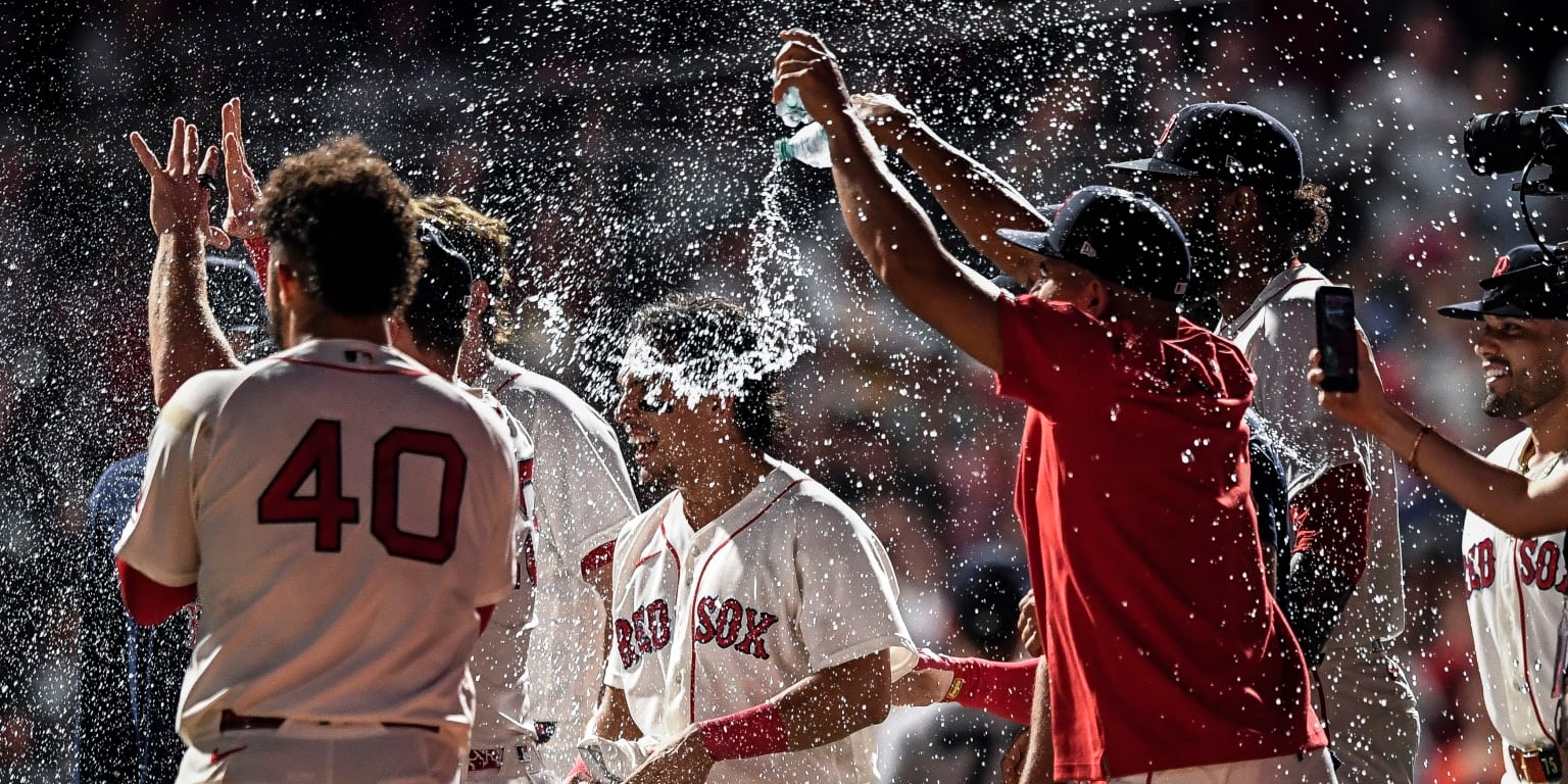 Red Sox turn bullpen and defense into finishing kick, complete Yankees sweep with 10th-inning walk-off