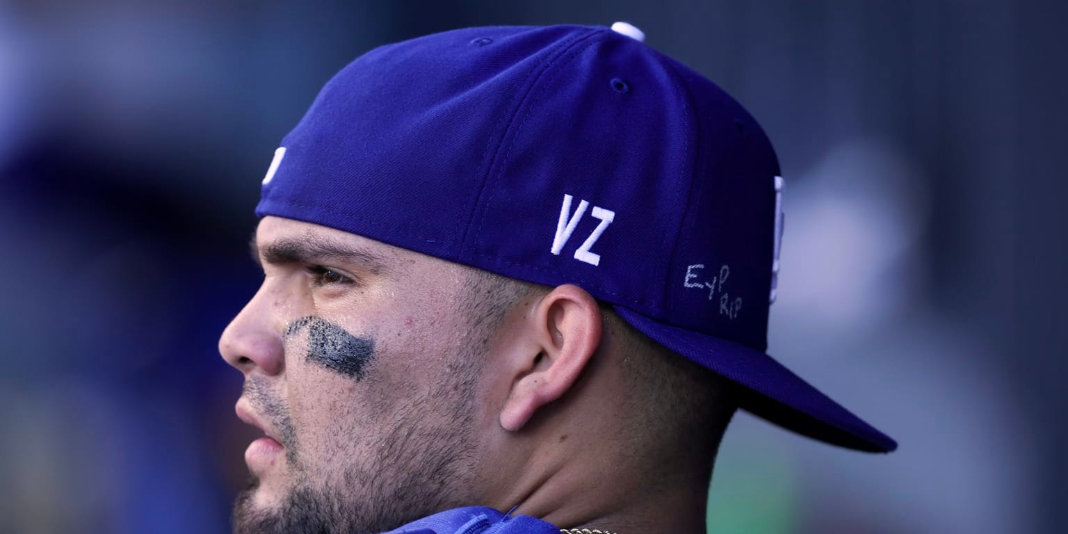 Eliezer Alfonzo makes MLB debut for Dodgers, honoring Venezuela family in emotional day