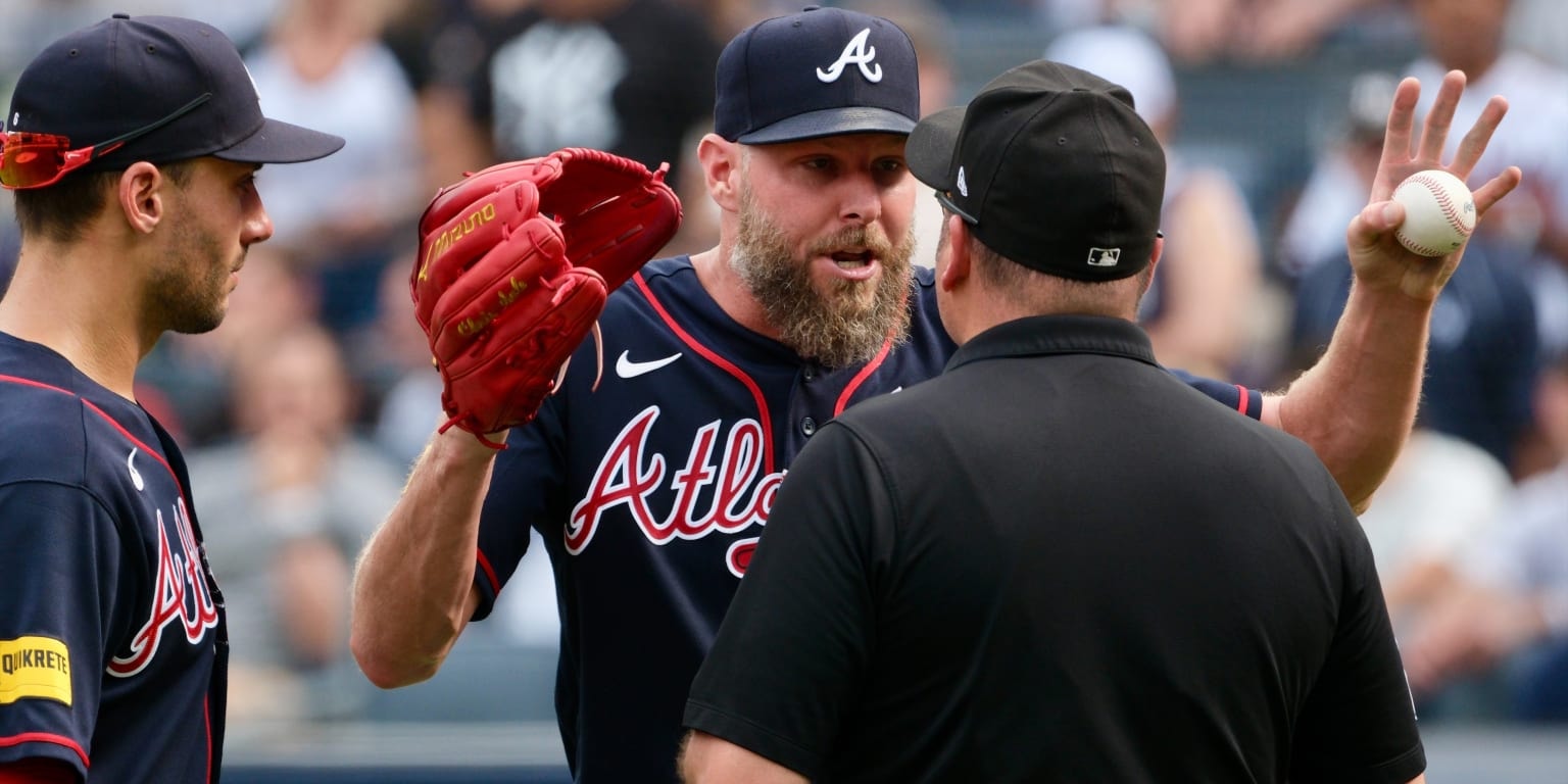 Weiss ejected after balk argument involving Sale in Braves-Yankees game
