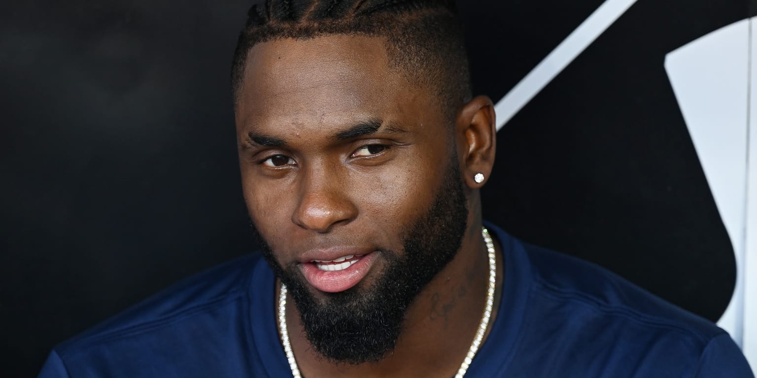Luis Robert Jr. and Miguel Vargas reconnect off the field before Mets-White Sox matchup