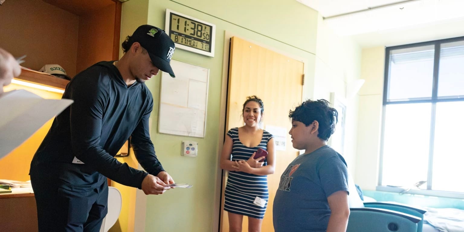 Rockies’ Ezequiel Tovar brings Players’ Weekend spirit to Children’s Hospital Colorado