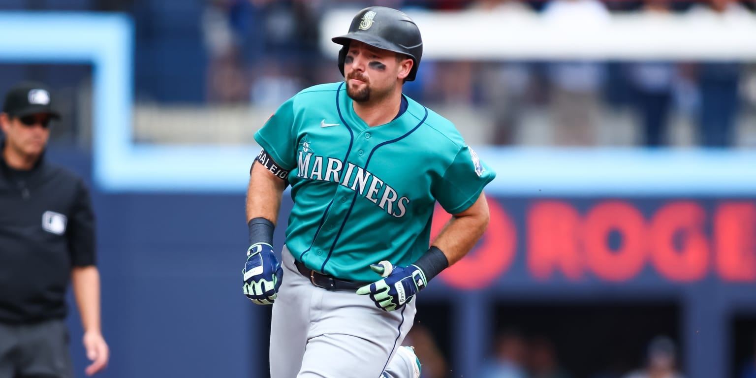 Mariners’ early advantage vanishes after fifth-inning miscues on the road