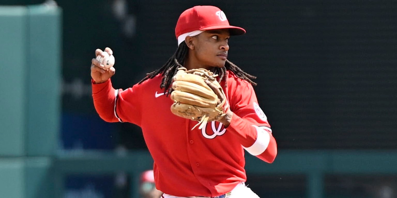 CJ Abrams makes a quick defensive statement at second base in Nationals debut push